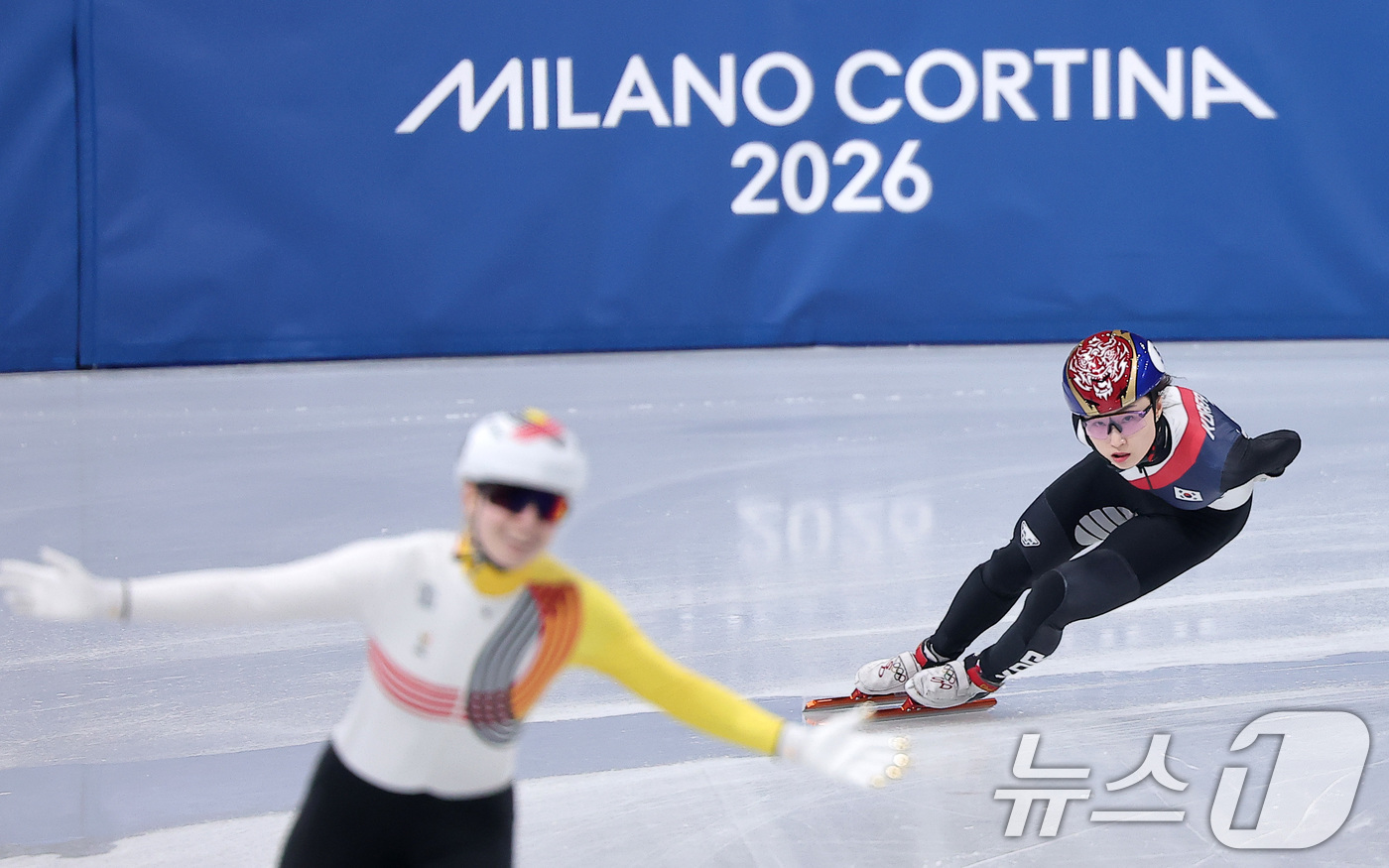 (밀라노=뉴스1) 김성진 기자 = 쇼트트랙 최민정이 20일(현지시간) 이탈리아 밀라노 아이스 스케이팅 아레나에서 열린 2026 밀라노·코르티나담페초 동계올림픽 쇼트트랙 여자 150 …