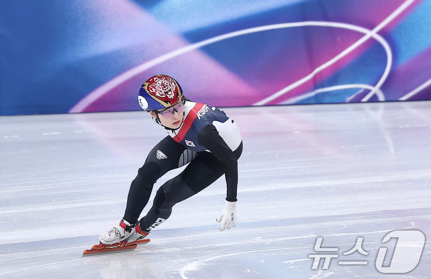 (밀라노=뉴스1) 김성진 기자 = 쇼트트랙 최민정이 20일(현지시간) 이탈리아 밀라노 아이스 스케이팅 아레나에서 열린 2026 밀라노·코르티나담페초 동계올림픽 쇼트트랙 여자 150 …