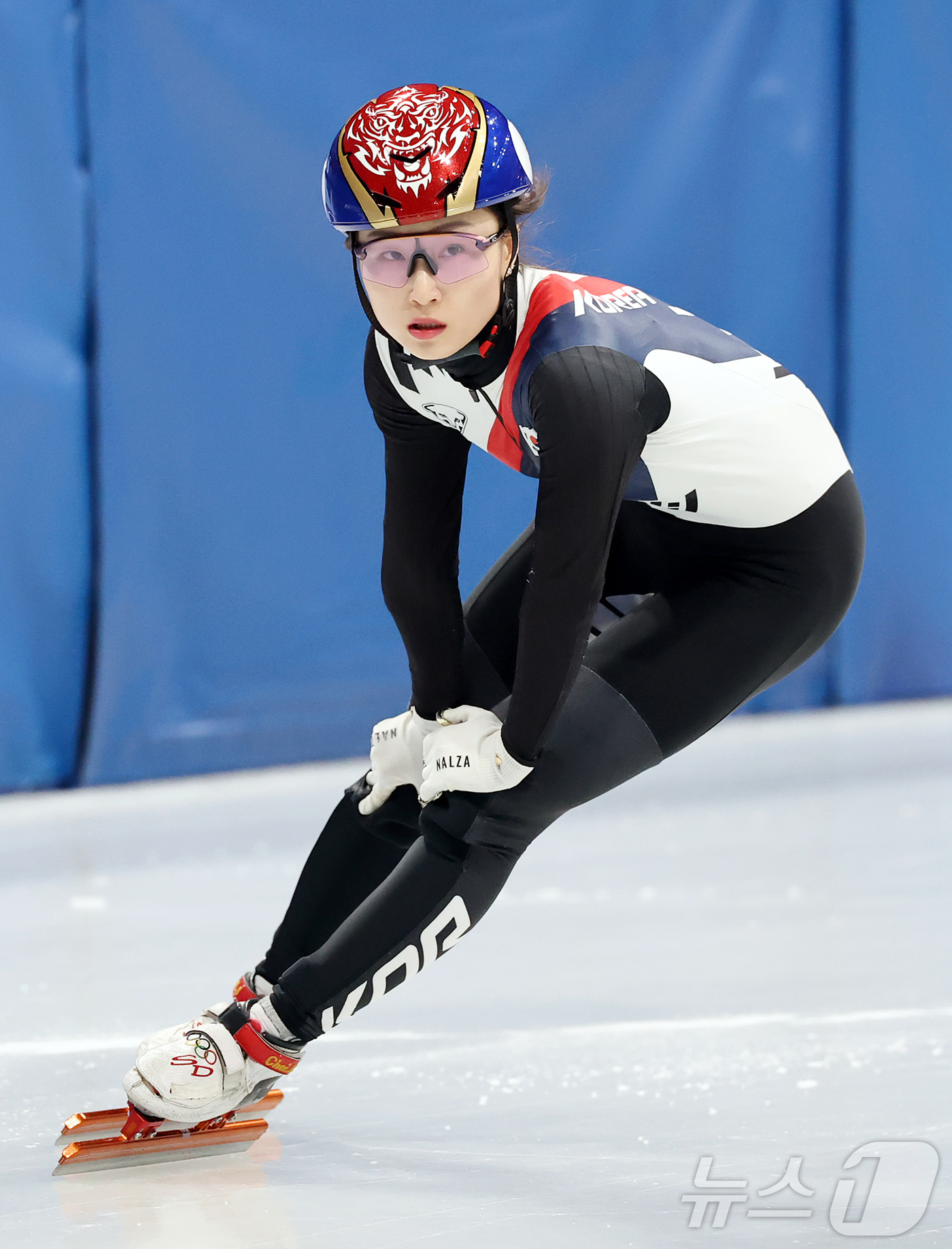 (밀라노=뉴스1) 김진환 기자 = 쇼트트랙 최민정이 20일(현지시간) 이탈리아 밀라노 아이스 스케이팅 아레나에서 열린 2026 밀라노·코르티나담페초 동계올림픽 쇼트트랙 여자 150 …