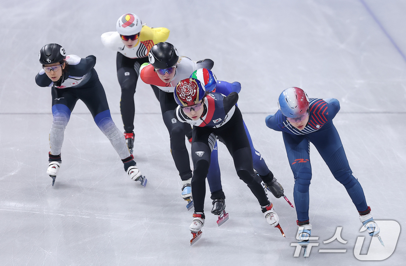 (밀라노=뉴스1) 김성진 기자 = 쇼트트랙 최민정이 20일(현지시간) 이탈리아 밀라노 아이스 스케이팅 아레나에서 열린 2026 밀라노·코르티나담페초 동계올림픽 쇼트트랙 여자 150 …