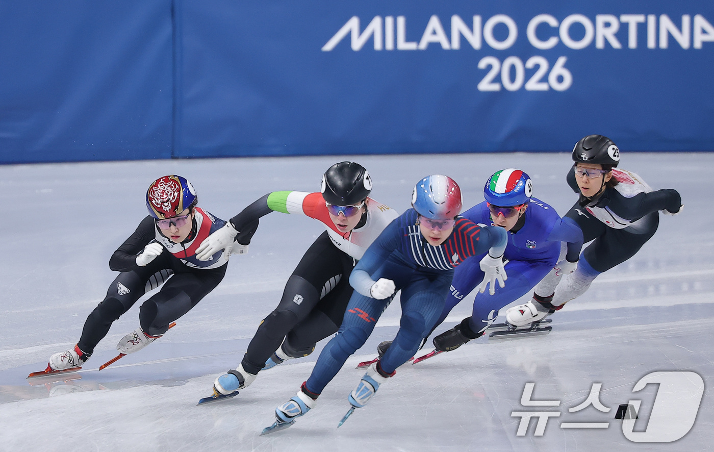 (밀라노=뉴스1) 김성진 기자 = 쇼트트랙 최민정이 20일(현지시간) 이탈리아 밀라노 아이스 스케이팅 아레나에서 열린 2026 밀라노·코르티나담페초 동계올림픽 쇼트트랙 여자 150 …