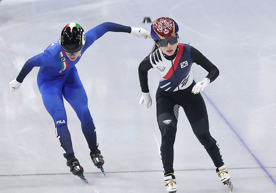 김길리, 아리아나 폰타나 제치고 조1위로 결승 진출