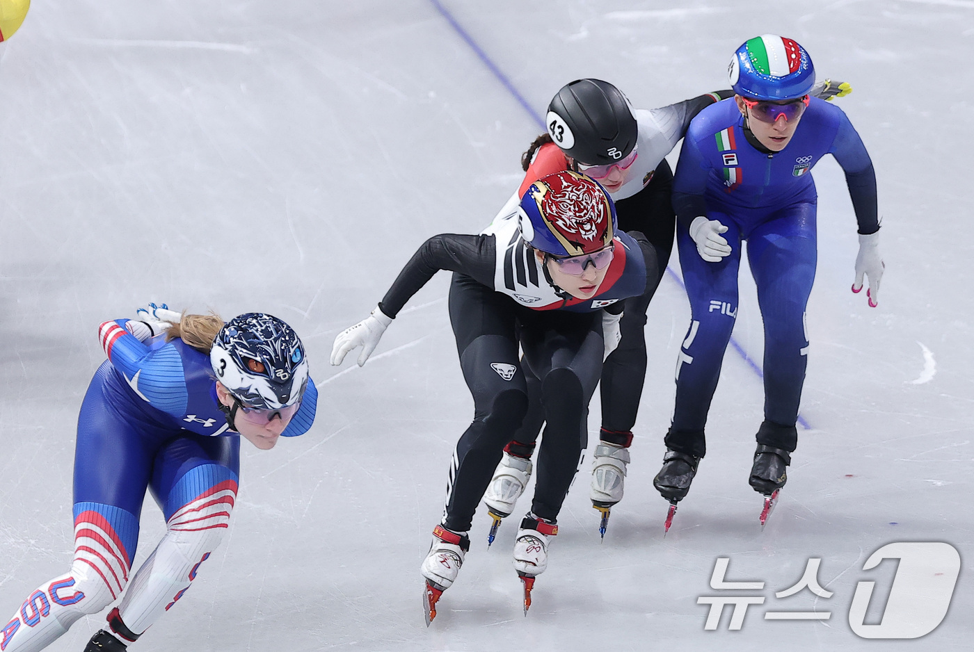 (밀라노=뉴스1) 김성진 기자 = 쇼트트랙 최민정이 20일(현지시간) 이탈리아 밀라노 아이스 스케이팅 아레나에서 열린 2026 밀라노·코르티나담페초 동계올림픽 쇼트트랙 여자 150 …