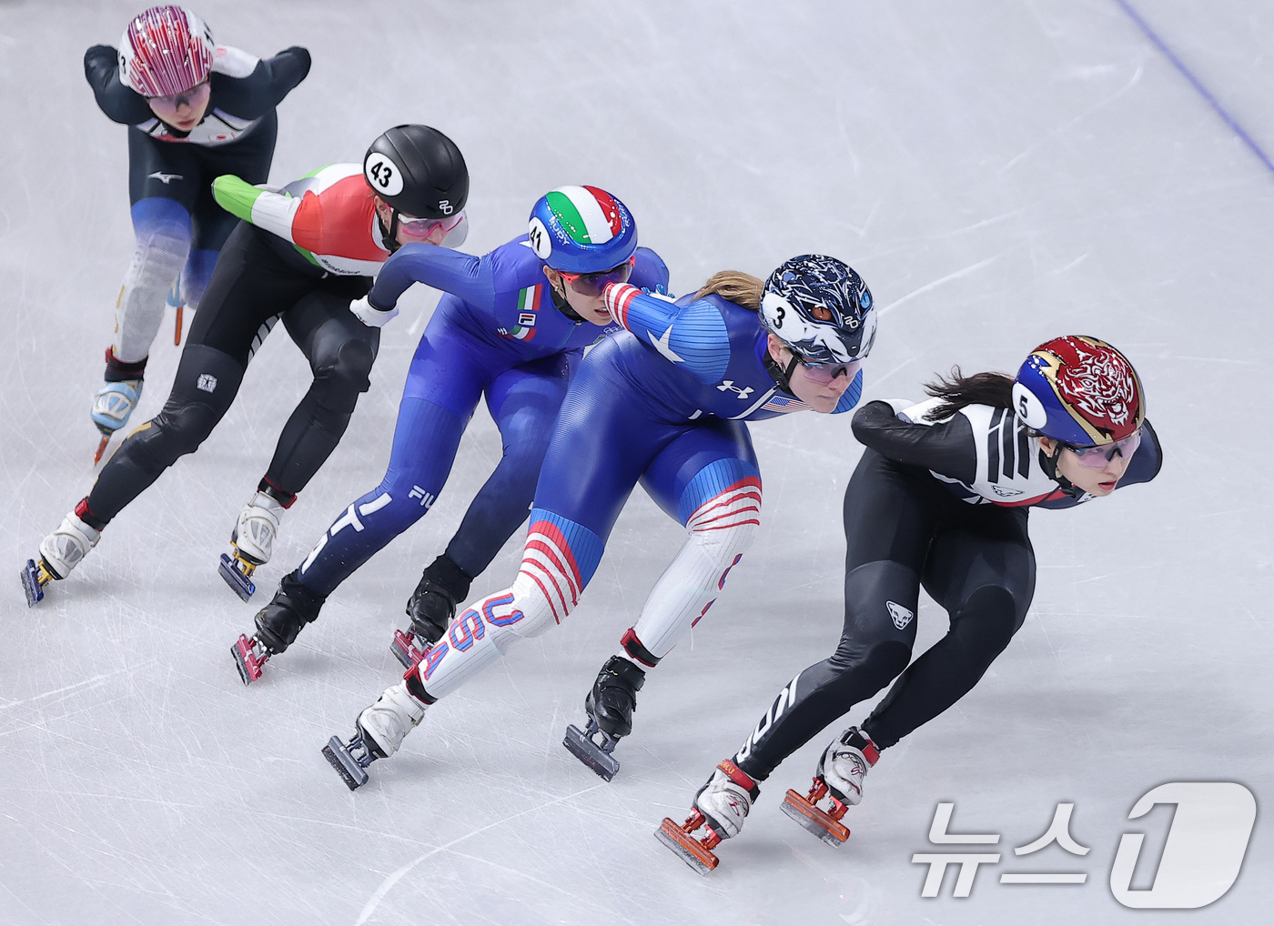 (밀라노=뉴스1) 김성진 기자 = 쇼트트랙 최민정이 20일(현지시간) 이탈리아 밀라노 아이스 스케이팅 아레나에서 열린 2026 밀라노·코르티나담페초 동계올림픽 쇼트트랙 여자 150 …