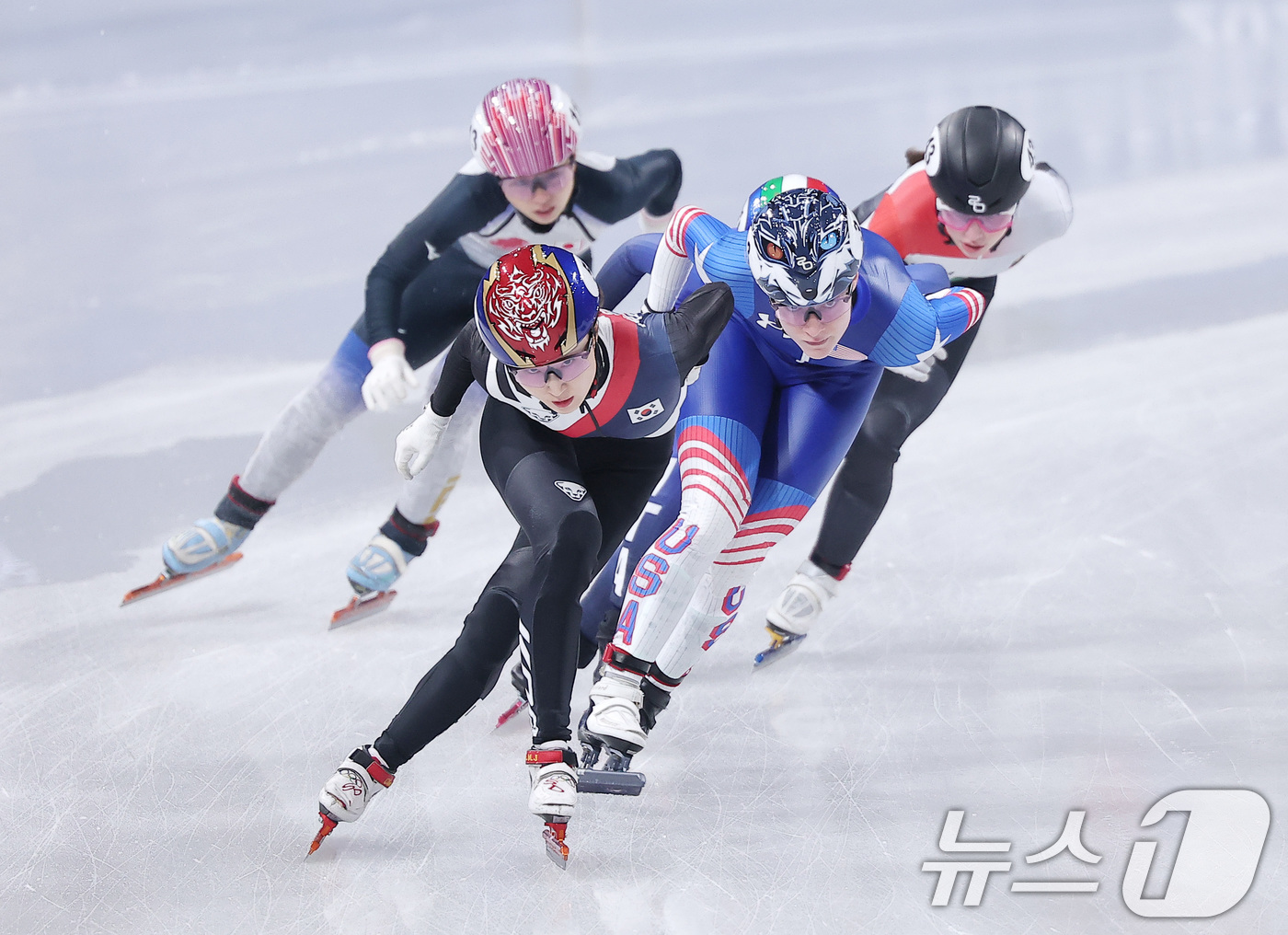 (밀라노=뉴스1) 김성진 기자 = 쇼트트랙 최민정이 20일(현지시간) 이탈리아 밀라노 아이스 스케이팅 아레나에서 열린 2026 밀라노·코르티나담페초 동계올림픽 쇼트트랙 여자 150 …