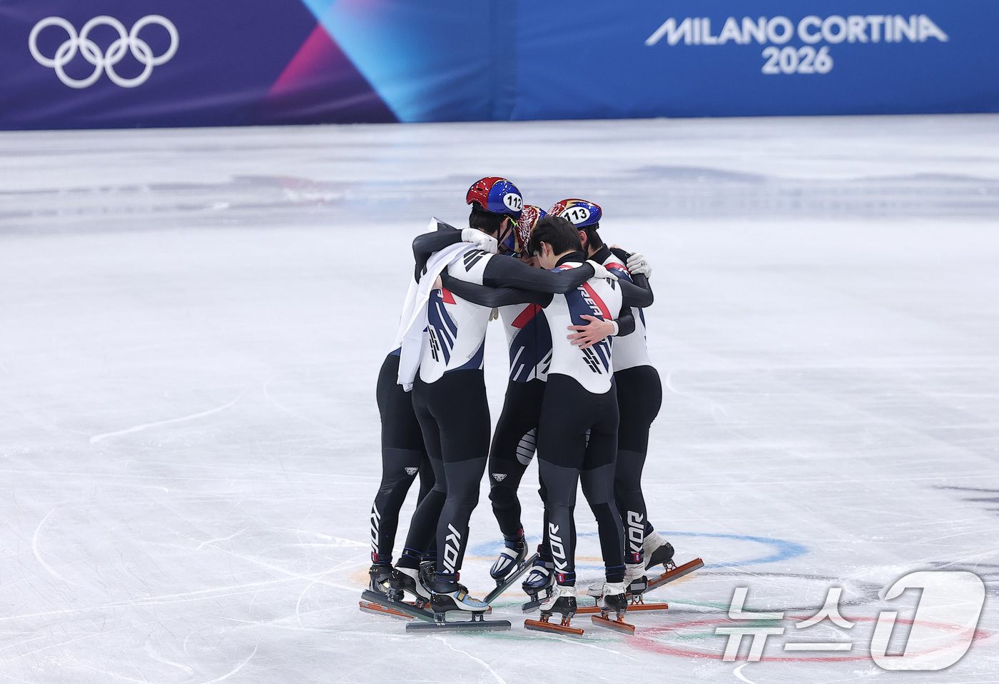 (밀라노=뉴스1) 김성진 기자 = 쇼트트랙 남자 대표팀이 20일(현지시간) 이탈리아 밀라노 아이스 스케이팅 아레나에서 열린 2026 밀라노·코르티나담페초 동계올림픽 쇼트트랙 남자 …