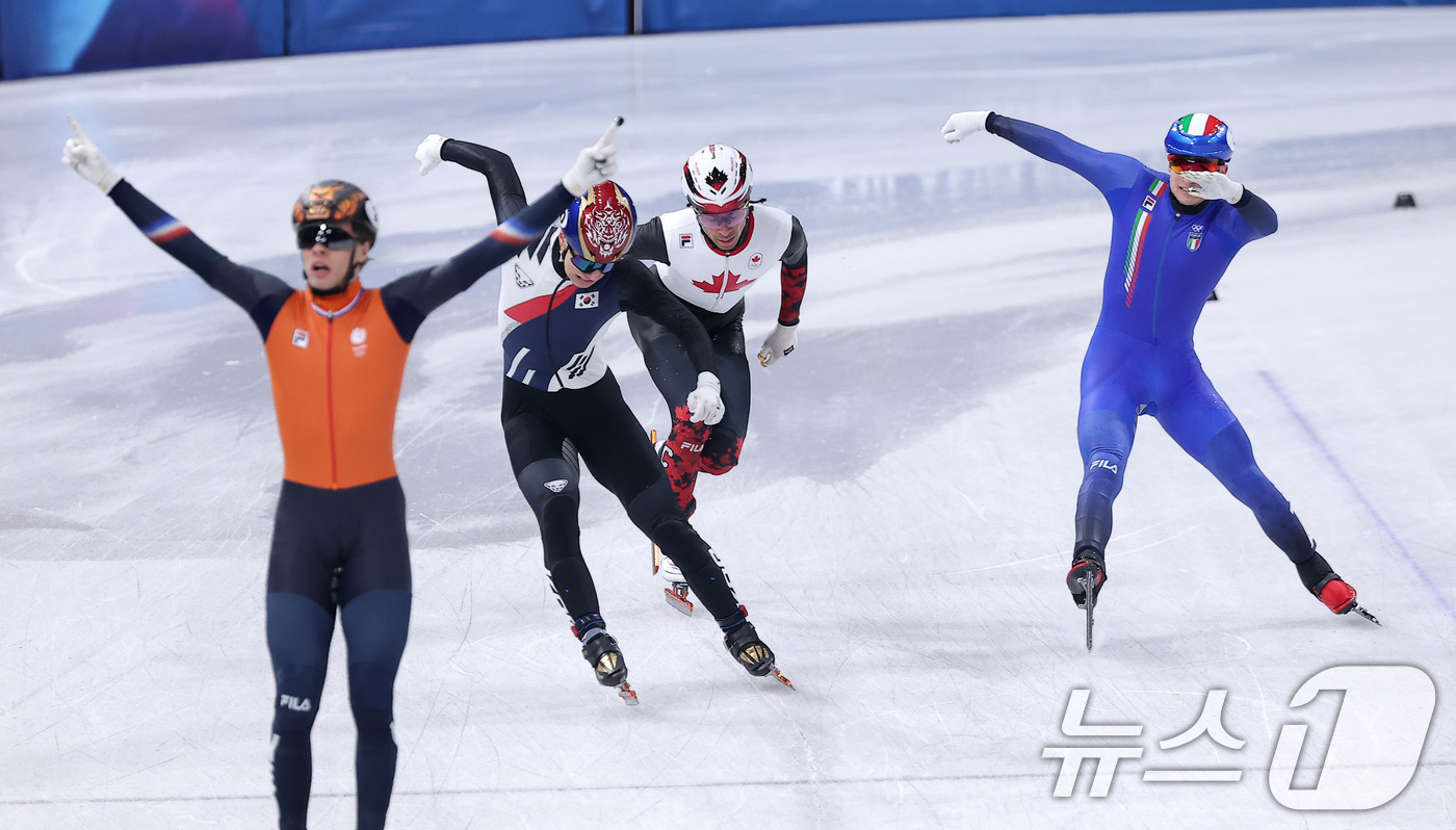 (밀라노=뉴스1) 김성진 기자 = 쇼트트랙 황대헌이 20일(현지시간) 이탈리아 밀라노 아이스 스케이팅 아레나에서 열린 2026 밀라노·코르티나담페초 동계올림픽 쇼트트랙 남자 500 …