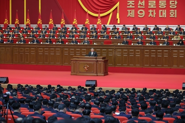 김정은, 9차 당대회 2일차 진행…총결산 보고 계속