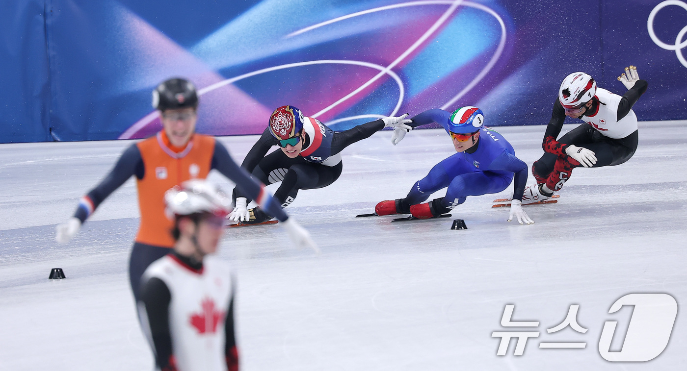 (밀라노=뉴스1) 김성진 기자 = 쇼트트랙 황대헌이 20일(현지시간) 이탈리아 밀라노 아이스 스케이팅 아레나에서 열린 2026 밀라노·코르티나담페초 동계올림픽 쇼트트랙 남자 500 …