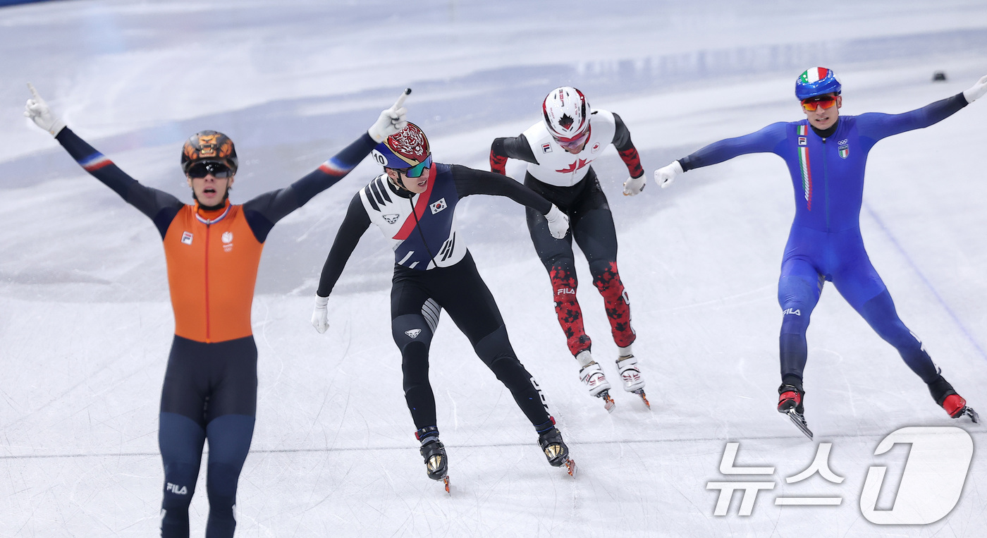 (밀라노=뉴스1) 김성진 기자 = 쇼트트랙 황대헌이 20일(현지시간) 이탈리아 밀라노 아이스 스케이팅 아레나에서 열린 2026 밀라노·코르티나담페초 동계올림픽 쇼트트랙 남자 500 …