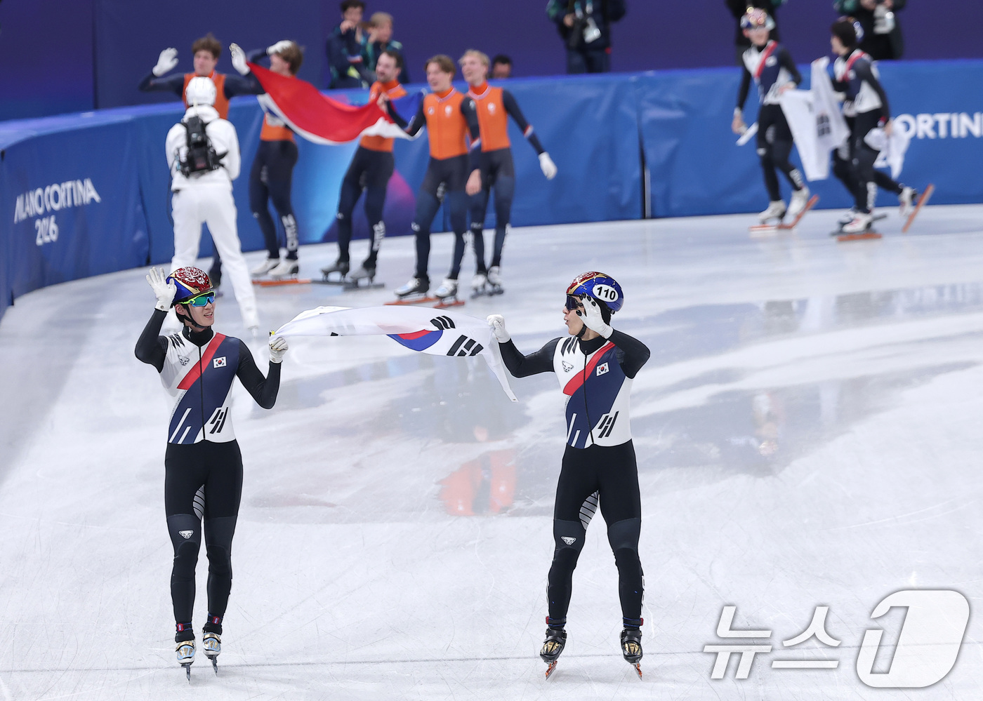 (밀라노=뉴스1) 김성진 기자 = 쇼트트랙 남자 대표팀이 20일(현지시간) 이탈리아 밀라노 아이스 스케이팅 아레나에서 열린 2026 밀라노·코르티나담페초 동계올림픽 쇼트트랙 남자 …