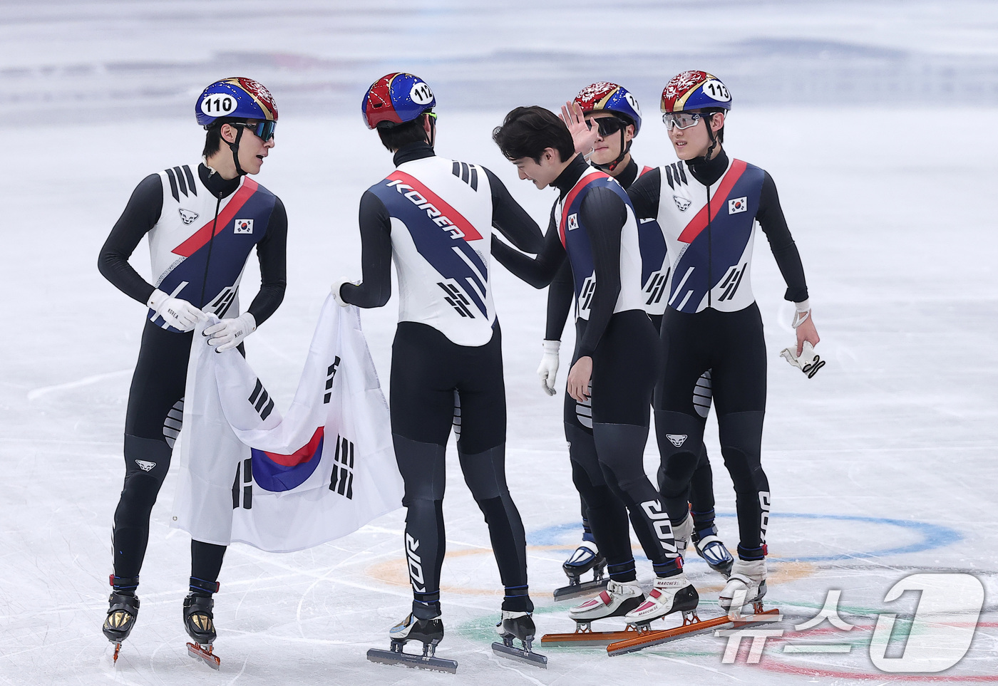 (밀라노=뉴스1) 김성진 기자 = 쇼트트랙 남자 대표팀이 20일(현지시간) 이탈리아 밀라노 아이스 스케이팅 아레나에서 열린 2026 밀라노·코르티나담페초 동계올림픽 쇼트트랙 남자 …