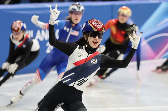 김길리, 첫 출전에 '2관왕' 기염…쇼트트랙 새 에이스 입증[올림픽]