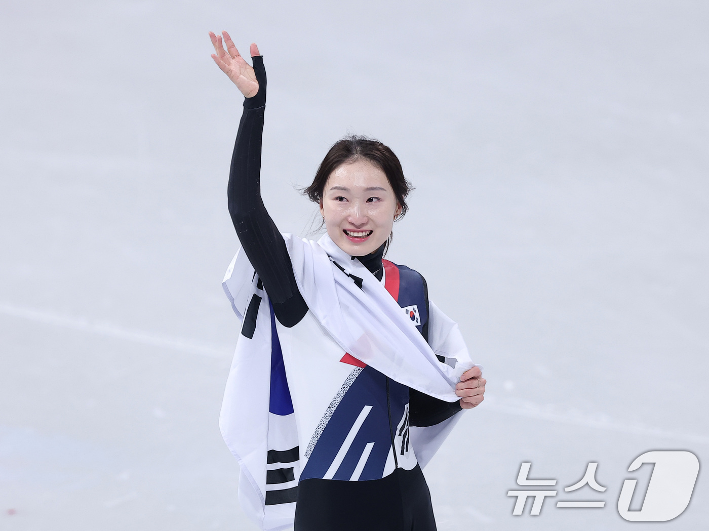 (밀라노=뉴스1) 김성진 기자 = 쇼트트랙 최민정이 20일(현지시간) 이탈리아 밀라노 아이스 스케이팅 아레나에서 열린 2026 밀라노·코르티나담페초 동계올림픽 쇼트트랙 여자 150 …