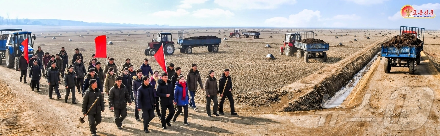 (평양 노동신문=뉴스1) = 북한 노동당 기관지 노동신문은 21일 사리원시 미곡농장 농장근로자들이 "올해 농사 준비에 한사람 같이 떨쳐나섰다"고 선전했다. [국내에서만 사용가능. …