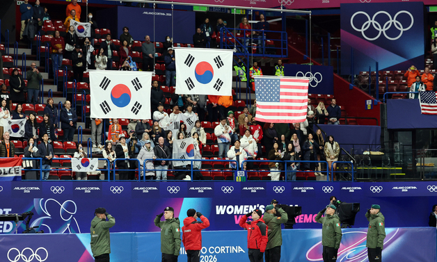 밀라노동계올림픽에 울려 퍼지는 애국가