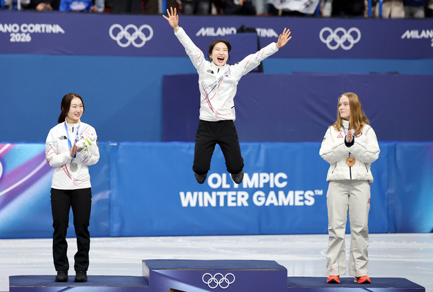 '금메달' 김길리, 하늘을 나는 기분이야!