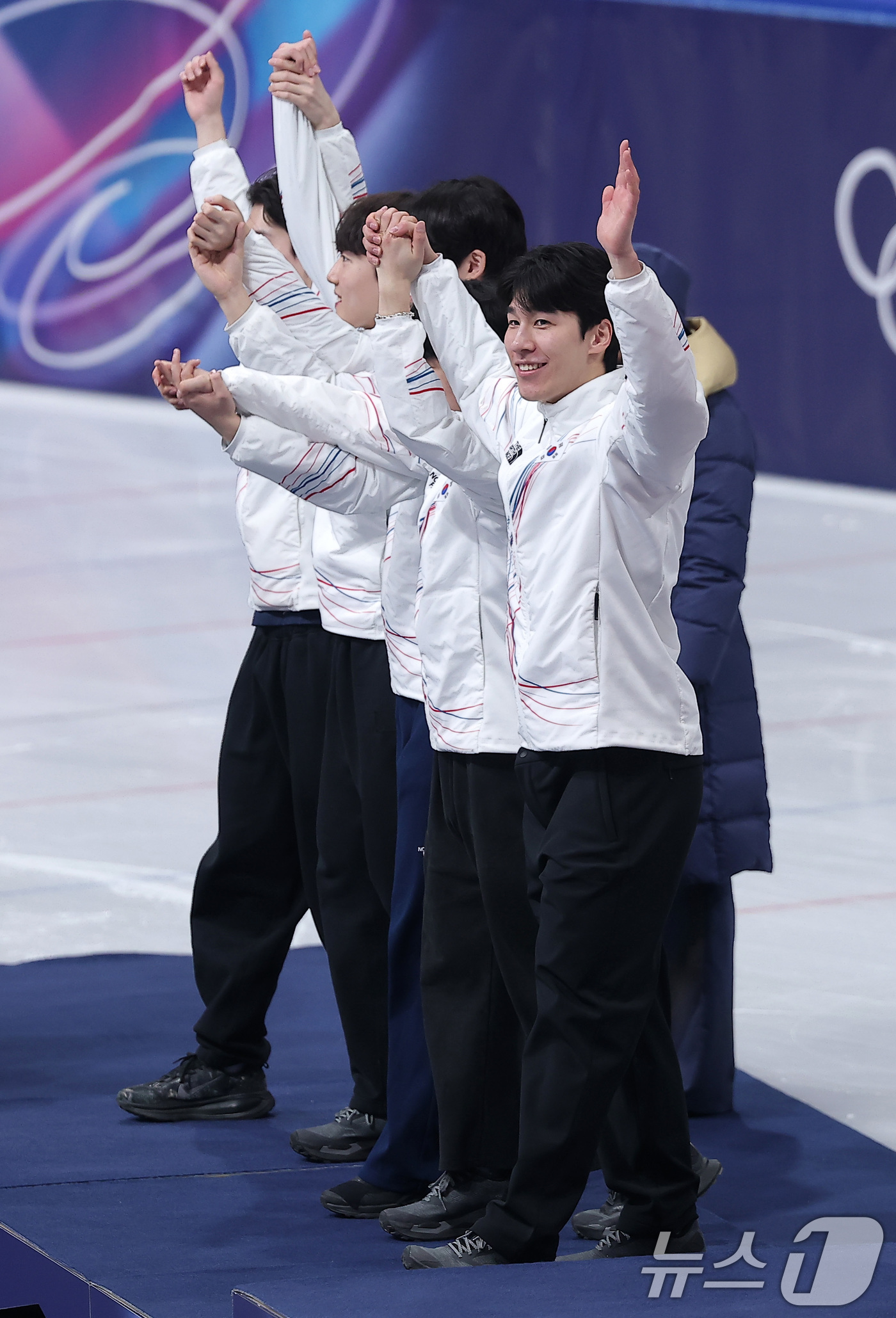 (밀라노=뉴스1) 김성진 기자 = 20일(현지시간) 이탈리아 밀라노 아이스스케이팅 아레나에서 열린 2026 밀라노·코르티나담페초 동계올림픽 쇼트트랙 남자 5,000m 계주 결승에서 …