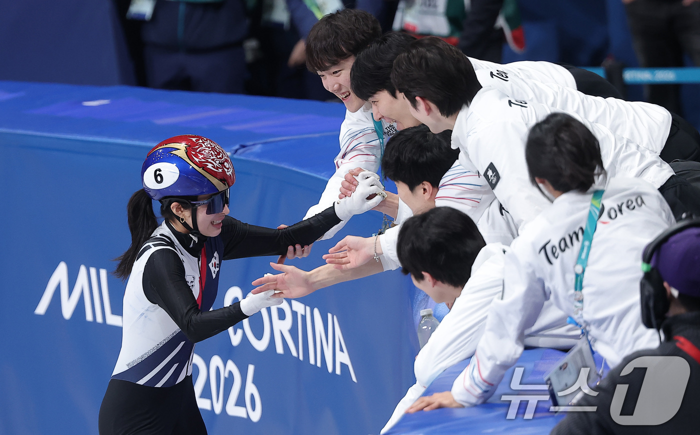 (밀라노=뉴스1) 김성진 기자 = 쇼트트랙 김길리가 20일(현지시간) 이탈리아 밀라노 아이스 스케이팅 아레나에서 열린 2026 밀라노·코르티나담페초 동계올림픽 쇼트트랙 여자 150 …