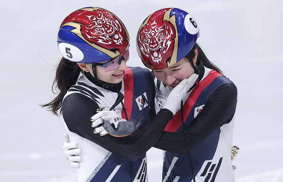 최민정, 김길리 2관왕 축하해
