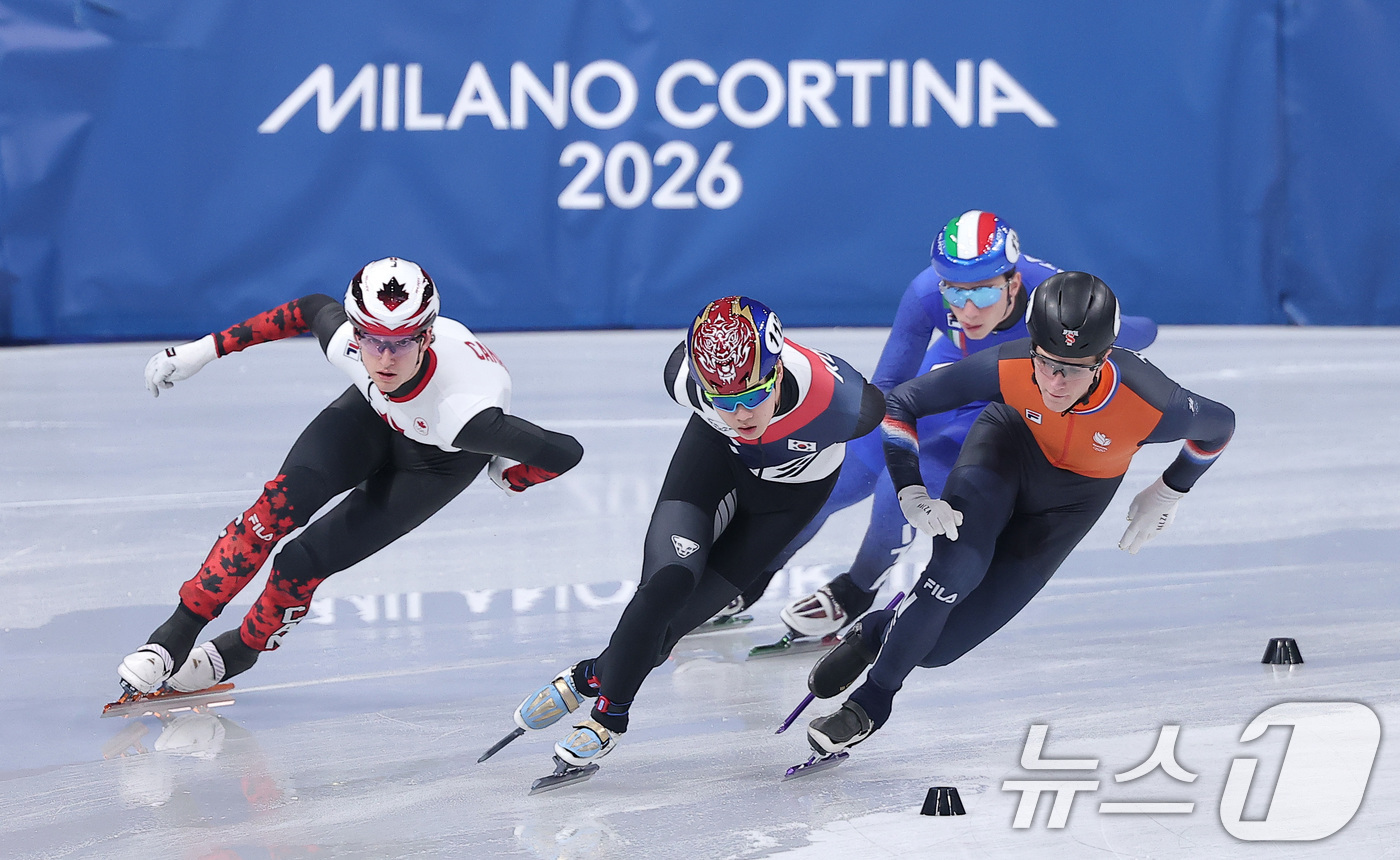 (밀라노=뉴스1) 김성진 기자 = 쇼트트랙 이준서가 20일(현지시간) 이탈리아 밀라노 아이스 스케이팅 아레나에서 열린 2026 밀라노·코르티나담페초 동계올림픽 쇼트트랙 남자 500 …