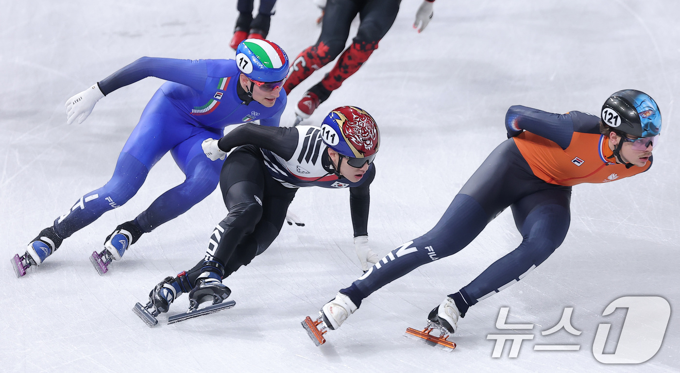 (밀라노=뉴스1) 김성진 기자 = 쇼트트랙 이정민이 20일(현지시간) 이탈리아 밀라노 아이스 스케이팅 아레나에서 열린 2026 밀라노·코르티나담페초 동계올림픽 쇼트트랙 남자 500 …