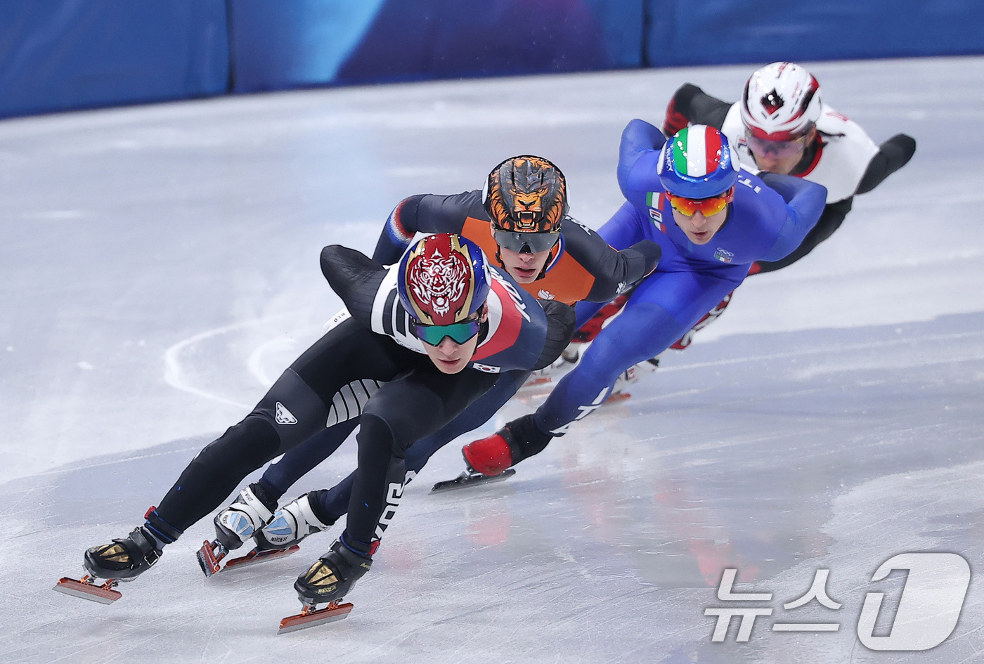 (밀라노=뉴스1) 김성진 기자 = 쇼트트랙 황대헌이 20일(현지시간) 이탈리아 밀라노 아이스 스케이팅 아레나에서 열린 2026 밀라노·코르티나담페초 동계올림픽 쇼트트랙 남자 500 …