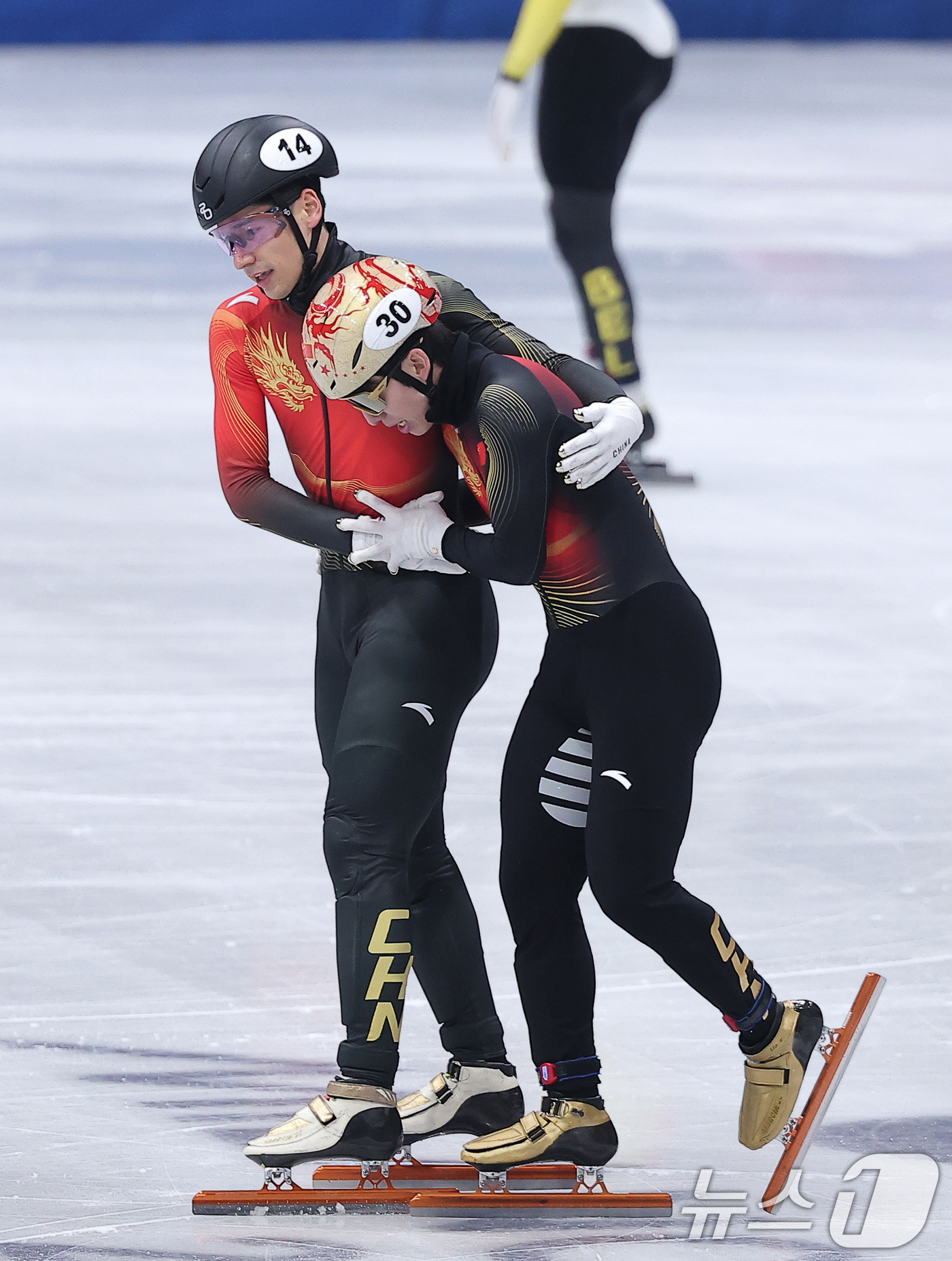 (밀라노=뉴스1) 김성진 기자 = 중국 쇼트트랙 선수 린샤오쥔(한국명 임효준)이 20일(현지시간) 이탈리아 밀라노 아이스 스케이팅 아레나에서 열린 2026 밀라노·코르티나담페초 동 …