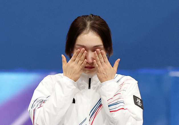 최민정, 멈추지 않는 눈물