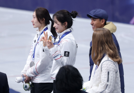 금메달 목에 건 김길리, 올림픽 2관왕