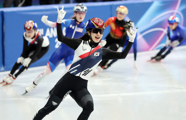 환호하는 김길리