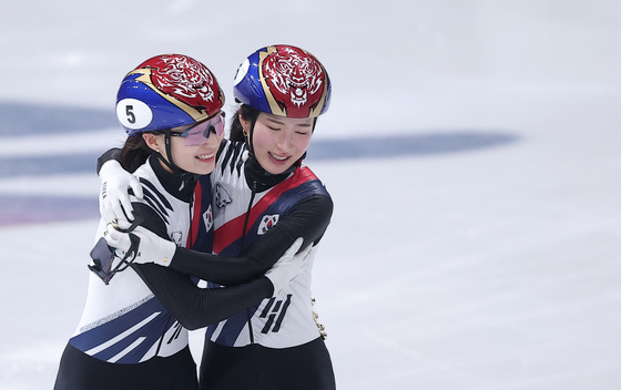 韓쇼트트랙 김길리 금·최민정 은…與 "축하, 지원 아끼지 않겠다"
