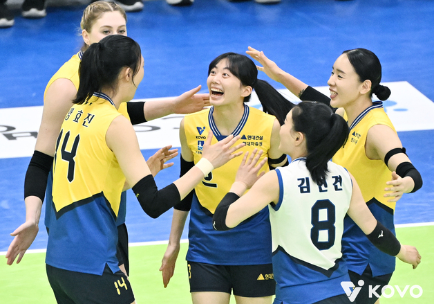 현대건설, 기업은행 꺾고 4연승…선두 도로공사와 승점 3차