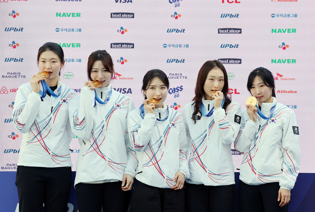 여자 쇼트트랙 대표팀, 금메달 '앙'