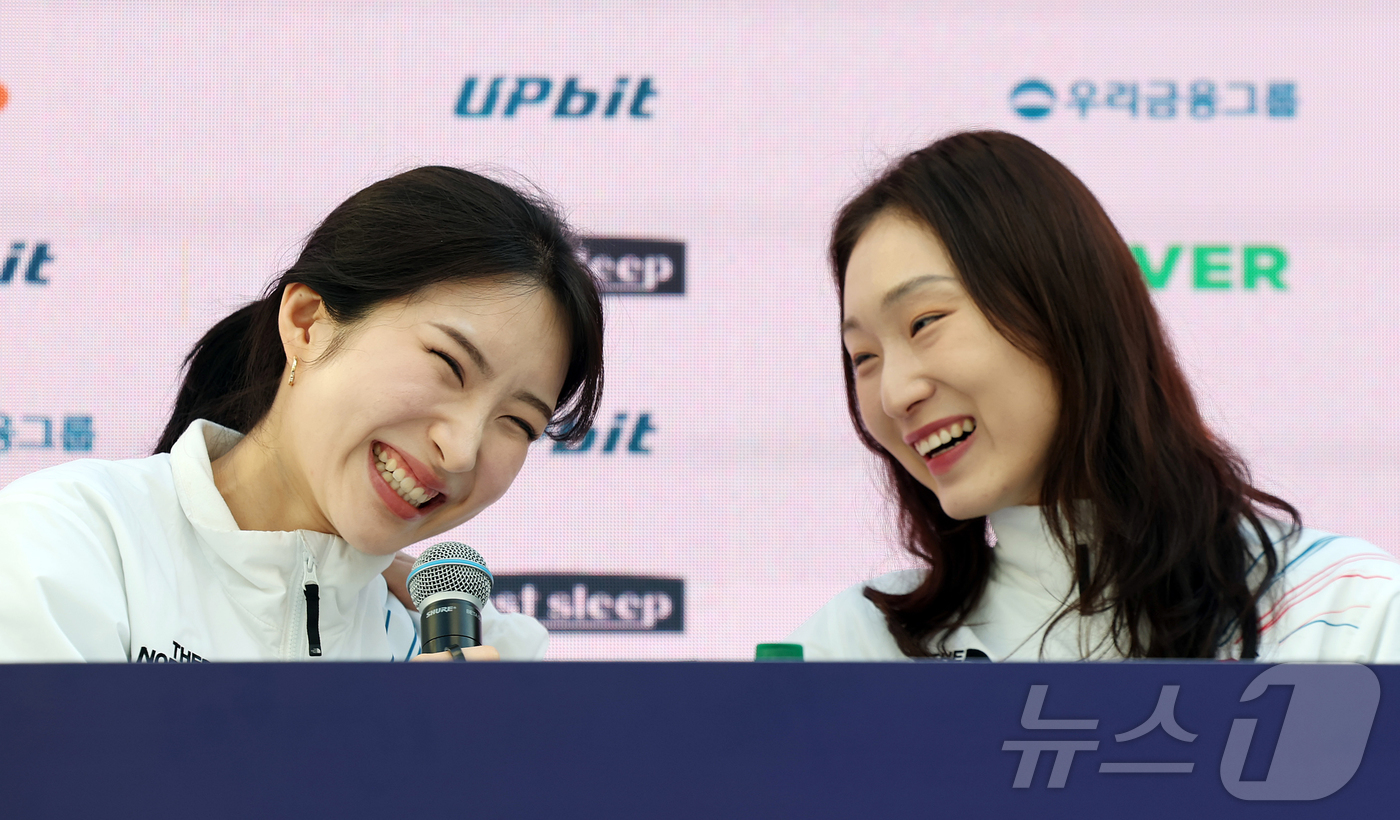 (밀라노=뉴스1) 김진환 기자 = 쇼트트랙 여자 1500m, 여자 3000m 계주 금메달로 2관왕에 등극한 김길리가 21일(현지시간) 이탈리아 밀라노의 빌라 네키 캄필리오(Vill …