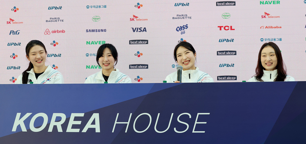 밝은 분위기 속 진행되는 여자 쇼트트랙 대표팀 기자회견