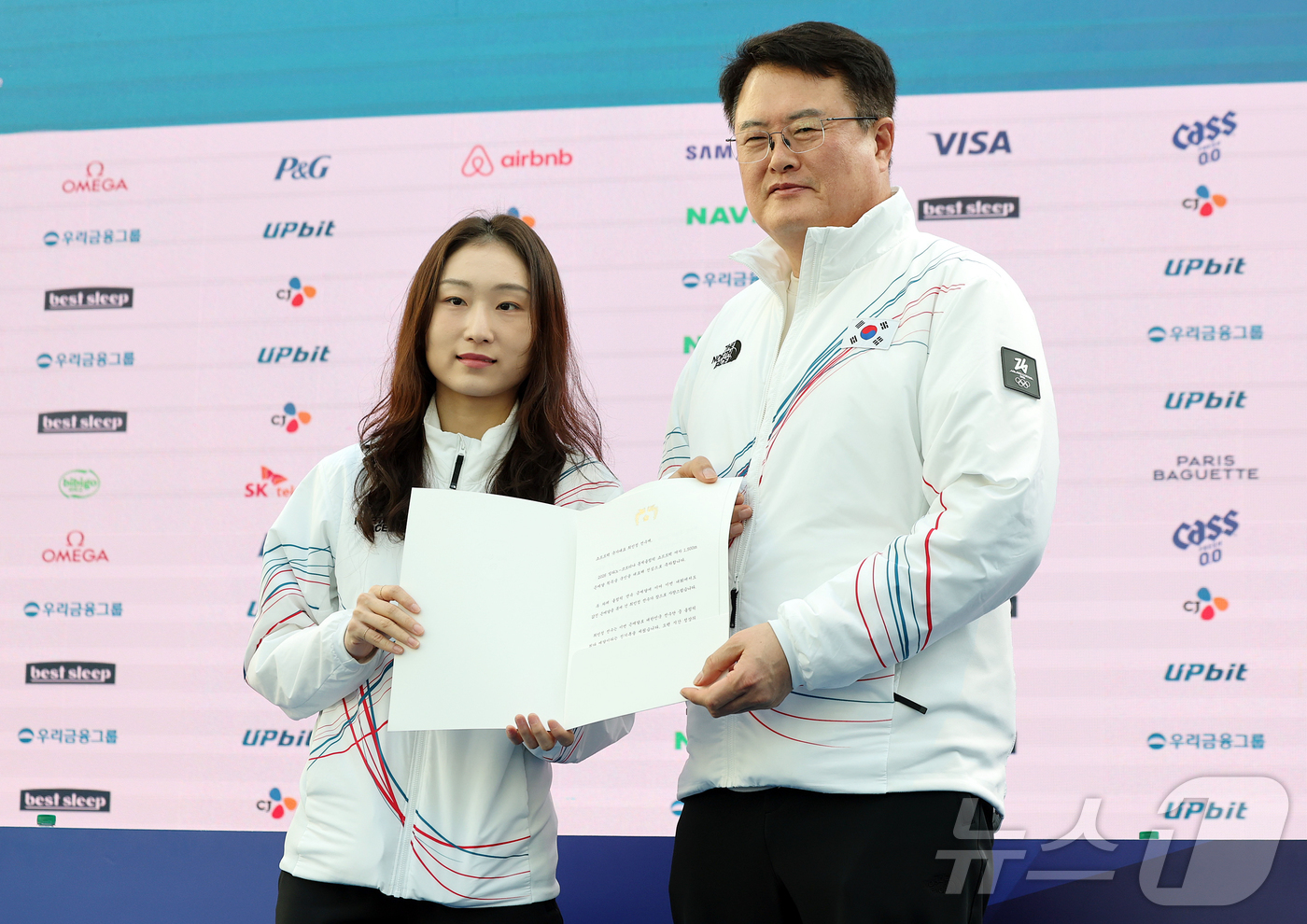 (밀라노=뉴스1) 김진환 기자 = 쇼트트랙 여자 1500m에서 은메달을 획득한 최민정이 21일(현지시간) 이탈리아 밀라노의 빌라 네키 캄필리오(Villa Necchi Campigl …