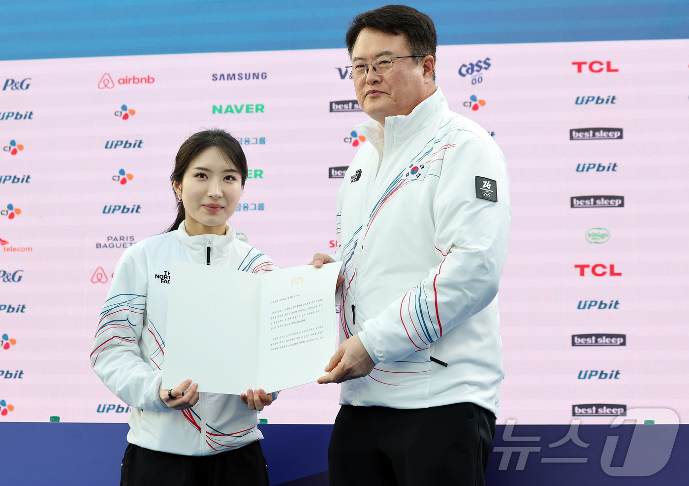 (밀라노=뉴스1) 김진환 기자 = 쇼트트랙 여자 1500m에서 금메달을 획득한 김길리가 21일(현지시간) 이탈리아 밀라노의 빌라 네키 캄필리오(Villa Necchi Campigl …