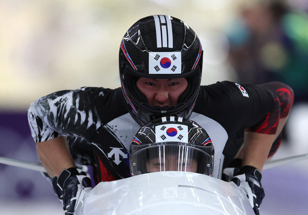 김진수 팀, 봅슬레이 남자 4인승 1·2차 합계 8위…석영진 팀 23위[올림픽]