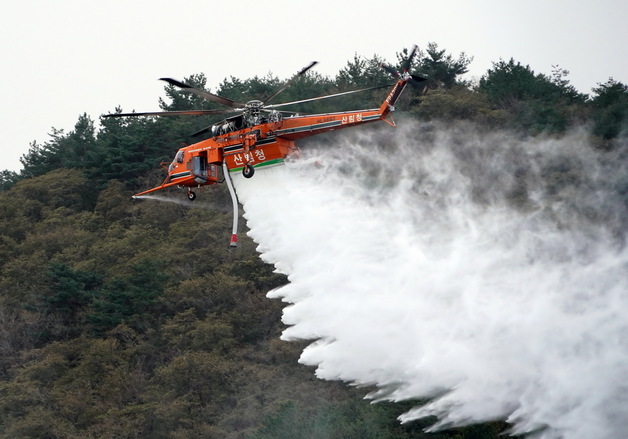 함양 마천면서 산불 발생…야간 진화 중