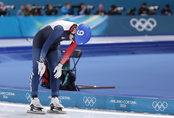 고개 숙인 조승민