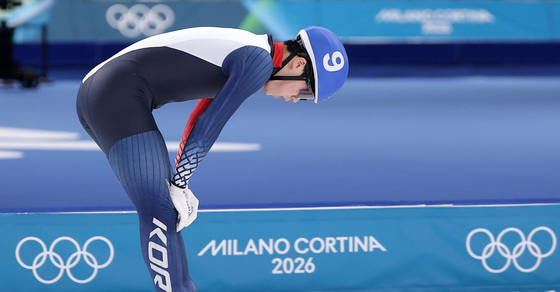 고개 숙인 조승민