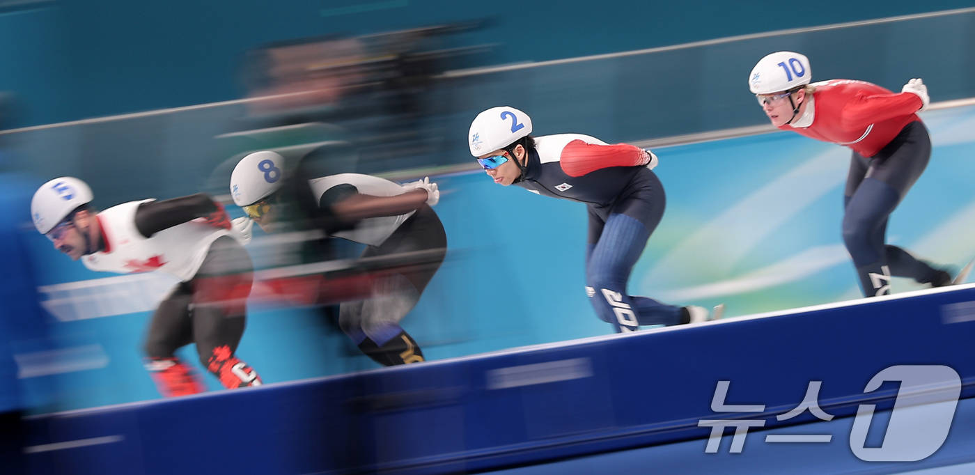 (밀라노=뉴스1) 김성진 기자 = 스피드스케이팅 정재원이 21일(현지시간) 이탈리아 밀라노 스피드스케이팅 스타디움에서 열린 2026 밀라노·코르티나담페초 동계올림픽 스피드 스케이팅 …