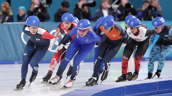 후방 견제하는 박지우