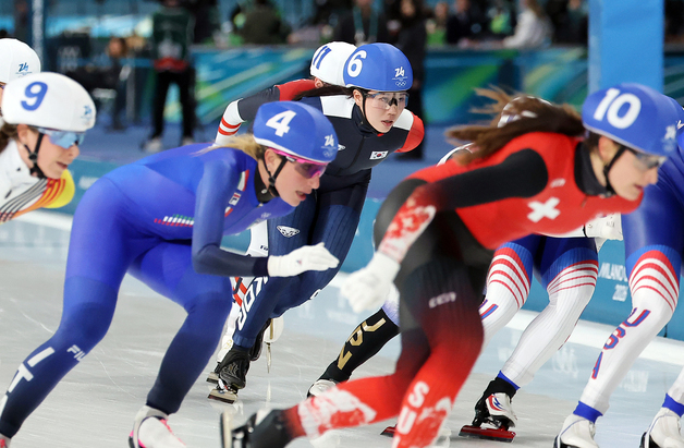 기회 엿보는 박지우