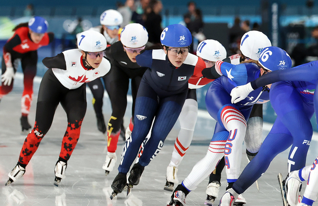 기회 엿보는 박지우