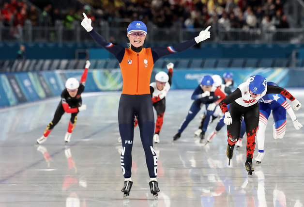 환호하는 마리케 코네우드