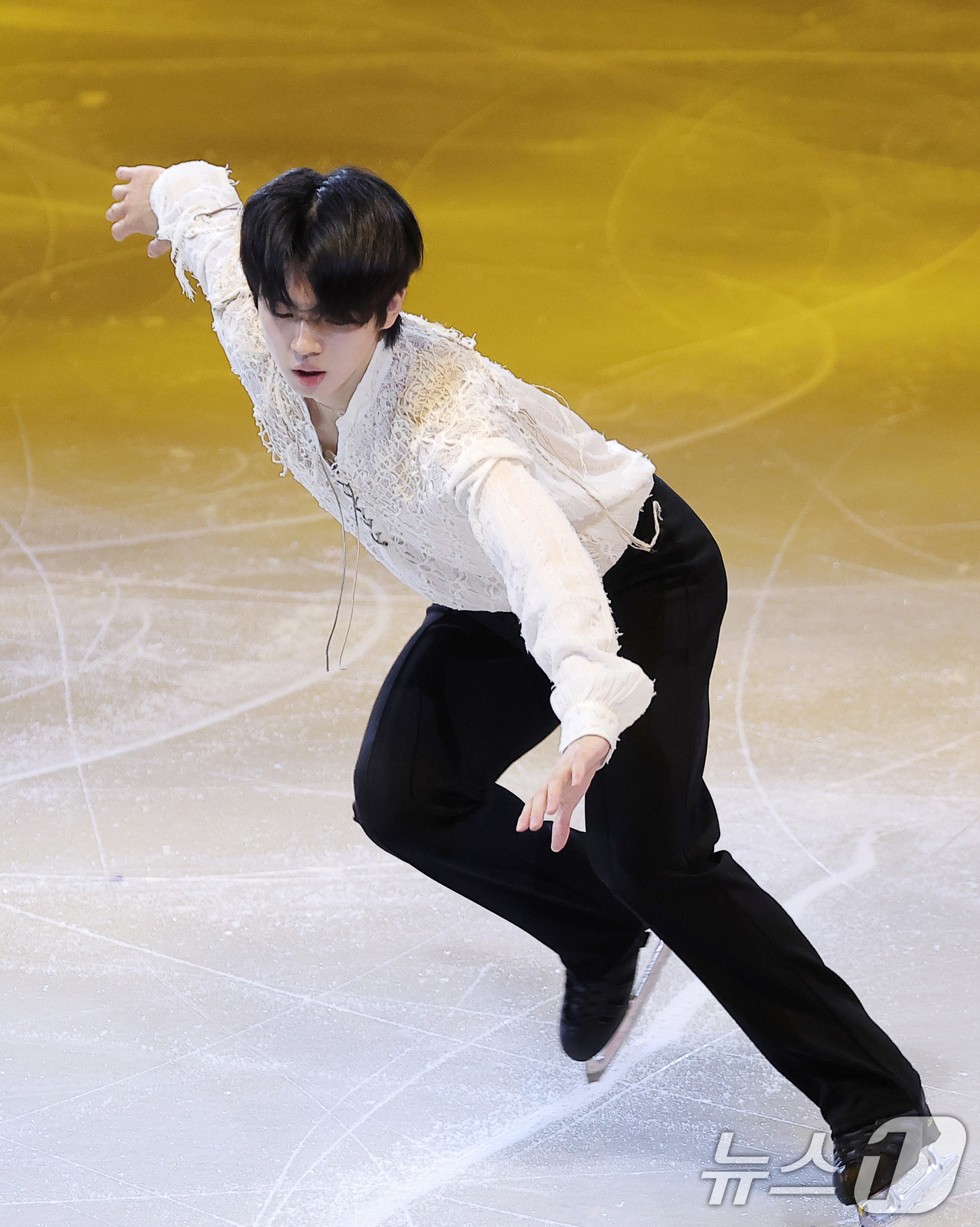 (밀라노=뉴스1) 김성진 기자 = 피겨 차준환이 21일(현지시간) 이탈리아 밀라노 아이스 스케이팅 아레나에서 열린 2026 밀라노·코르티나담페초 동계올림픽 피겨 갈라쇼에서 연기를 …