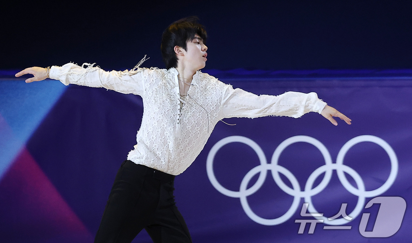 (밀라노=뉴스1) 김성진 기자 = 피겨 차준환이 21일(현지시간) 이탈리아 밀라노 아이스 스케이팅 아레나에서 열린 2026 밀라노·코르티나담페초 동계올림픽 피겨 갈라쇼에서 연기를 …