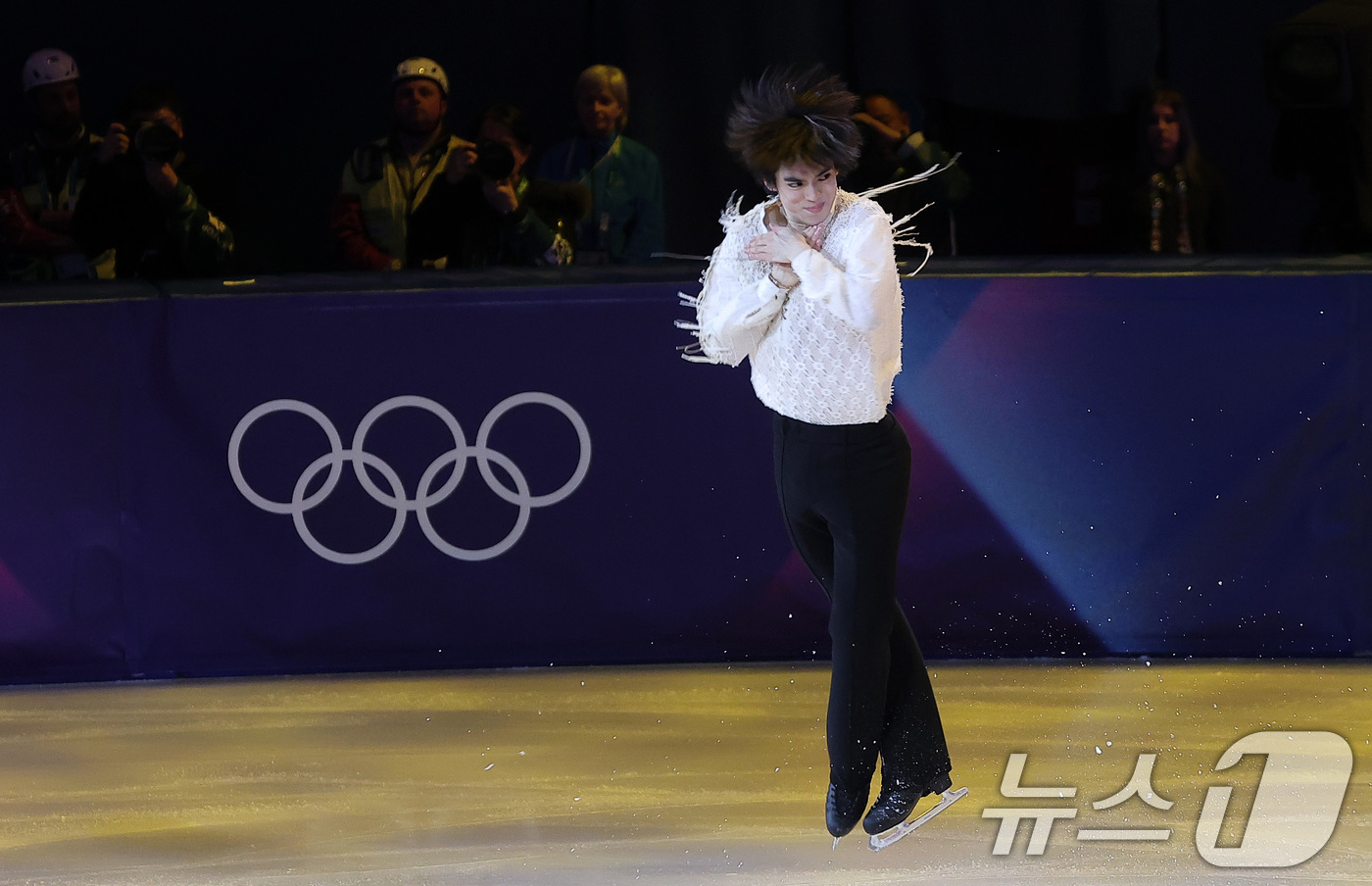 (밀라노=뉴스1) 김성진 기자 = 피겨 차준환이 21일(현지시간) 이탈리아 밀라노 아이스 스케이팅 아레나에서 열린 2026 밀라노·코르티나담페초 동계올림픽 피겨 갈라쇼에서 연기를 …